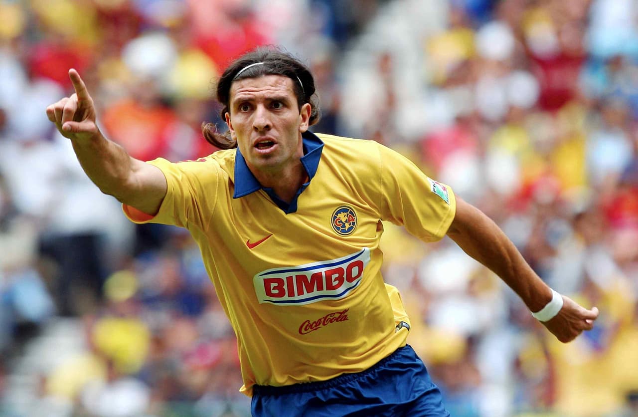 "El Flaco" Bilos antes de 2006 la rompía en Argentina con Banfield y con Boca Juniors. E incluso se habló de que "La Albiceleste" lo llevaría al mundial de Alemania, pero su paso por México fue el principio del fin.