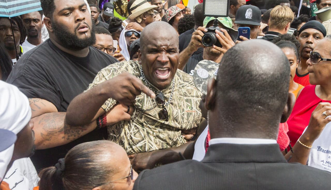 Una protesta pidiendo la renuncia del alcalde Kip Holden, en Baton Rouge.
