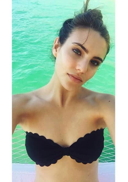 Macarena nació en Mar de Plata, en Argentina. Su carrera la inició en el modelaje a los 15 años.