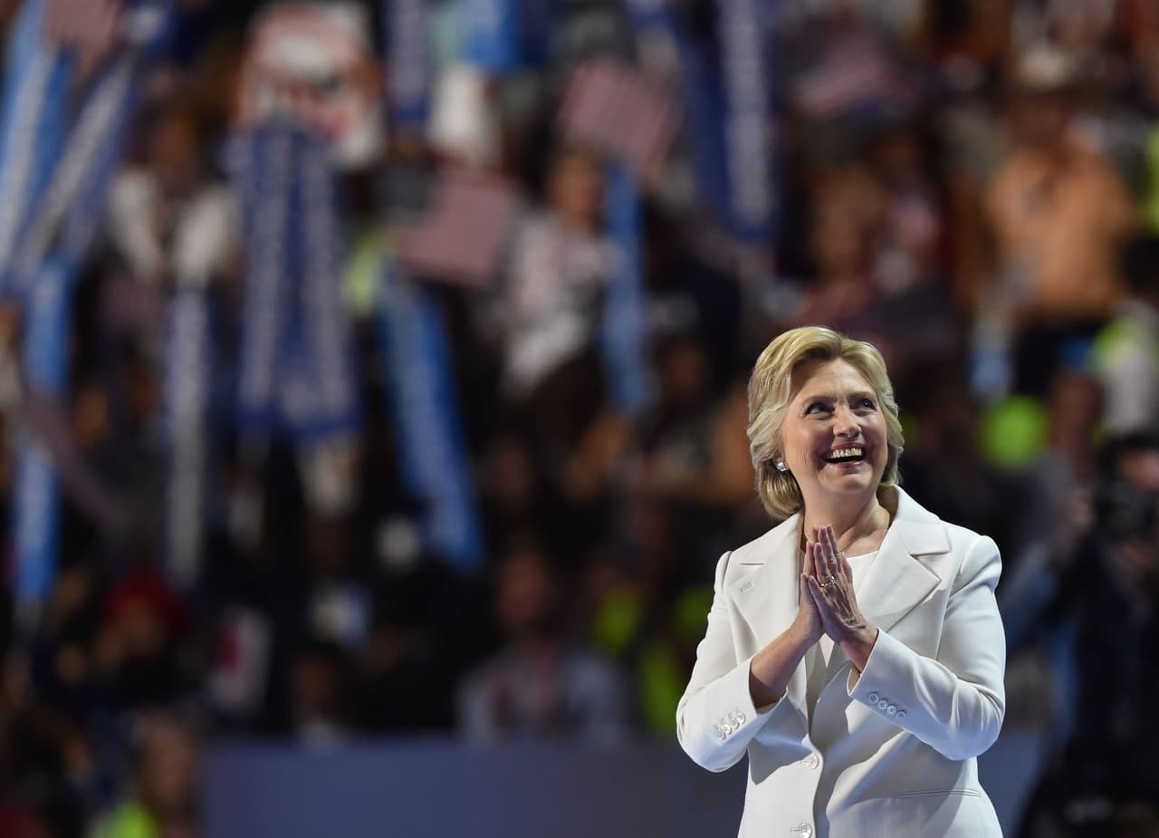 Para la última y quizás la más importante noche de la Convención Demócrata, Hillary Clinton escogió un traje que con sencillez y contundencia logró hacer que la gente se concentrara en lo que verdaderamente importaba, sus ideas.