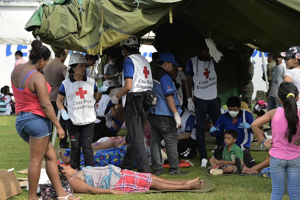 La Cruz Roja instaló un centro de atención para auxiliar a los heridos en Pedernales