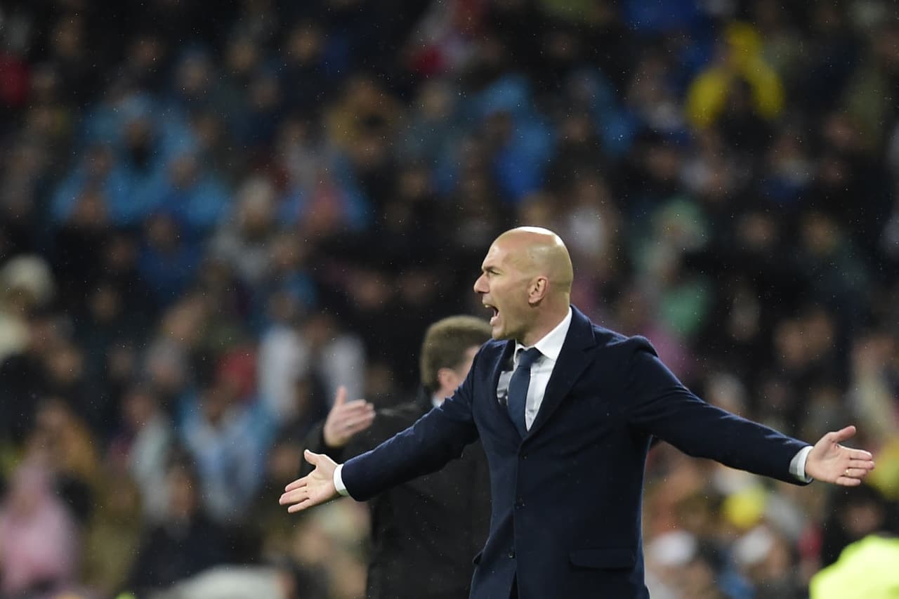 Zidane rompe sus pantalones festejando gol del Real Madrid
