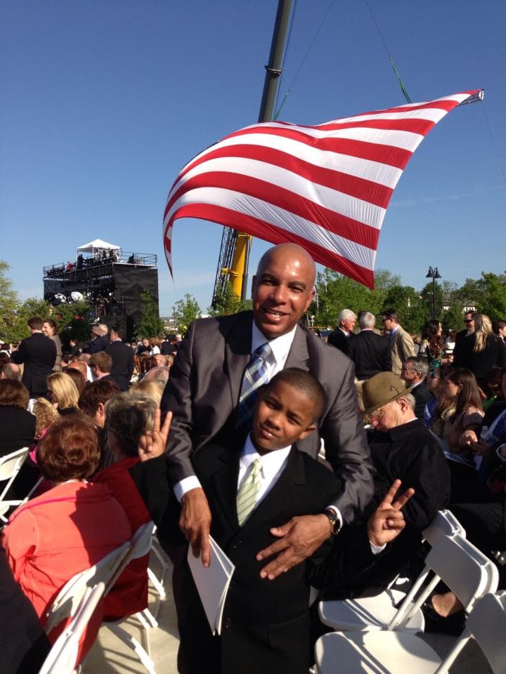 Más de 7,000 personas han recibido la ayuda y el consejo desinteresado de Julio Medina.