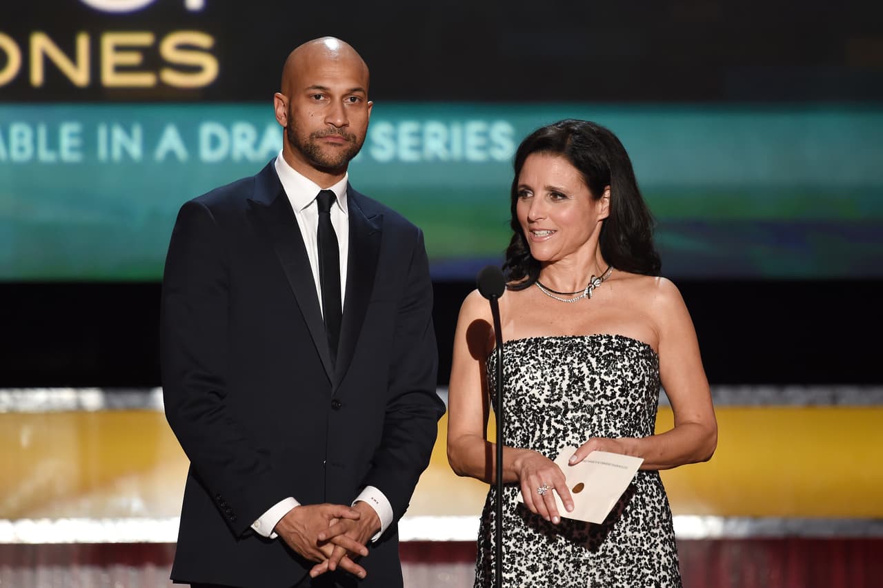 Julia Louis-Dreyfus y Keegan Michael Key anunciaron al Mejor elenco de un show de drama.