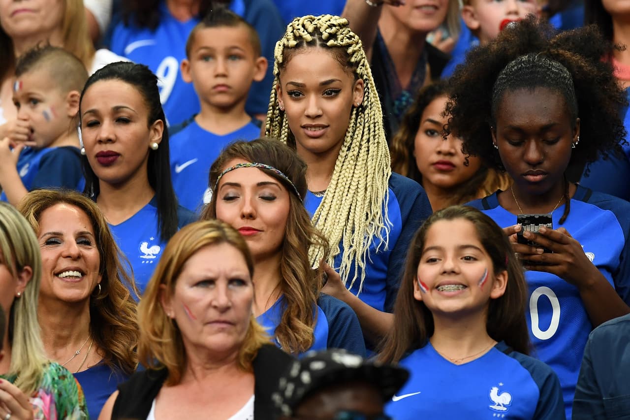 Ellas dieron el toque bello en la final Portugal vs. Francia durante la Eurocopa 2016.