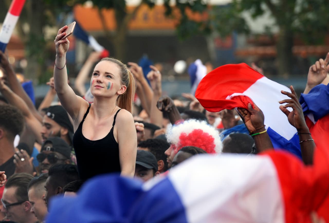 Ellas dieron el toque bello en la final Portugal vs. Francia durante la Eurocopa 2016.
