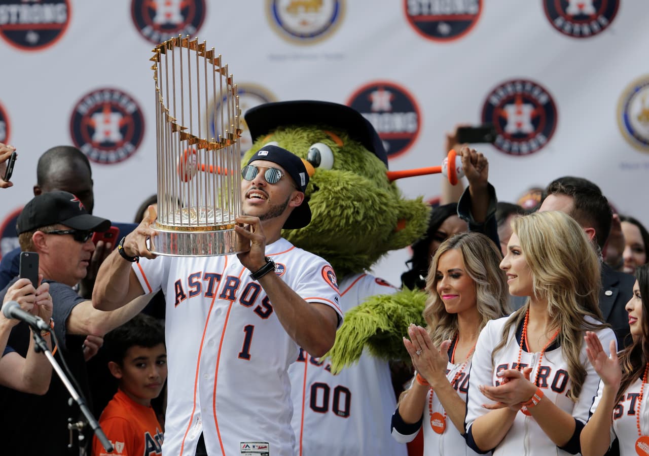 La ciudad de Houston, que aún se recupera del paso del huracán Harvey, festejó en grande junto a los jugadores su primer título de Serie Mundial.