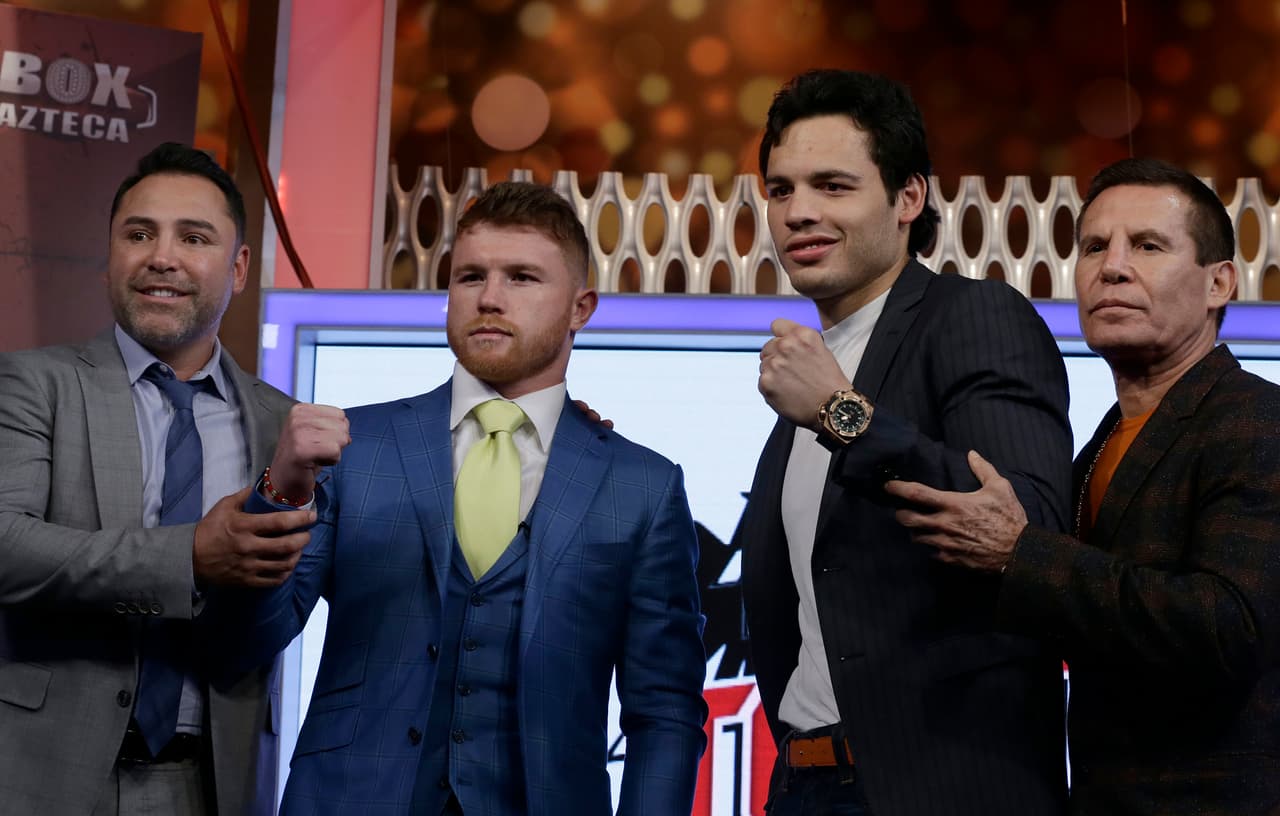 El 5 de mayo de 2017, 'Canelo' tuvo hasta el momento su última pelea contra Julio César Chávez Jr., a quien derrotó sin problemas para dejar su registro en 49 victorias, un empate y una derrota.