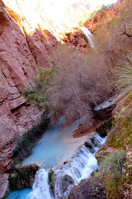 En los alrededores de Mooney Falls, hay un sin fin de pozos y lugares para descansar y tomar fotos.