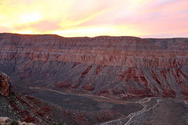 Desde allí, las vistas panorámicas del cañón son hermosas especialmente al atardecer.