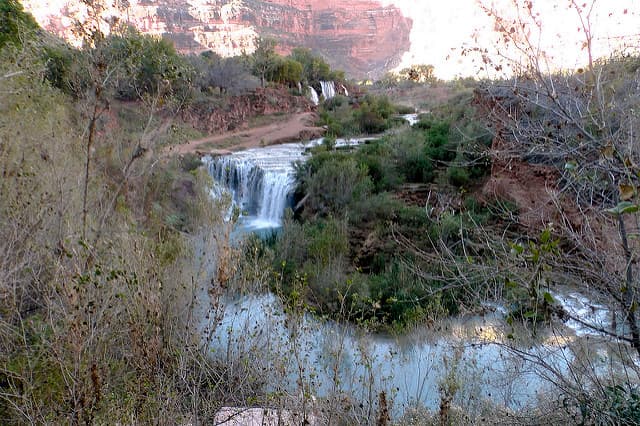 Las primeras cascadas con las que el viajero se encuentra son las Navajo falls.