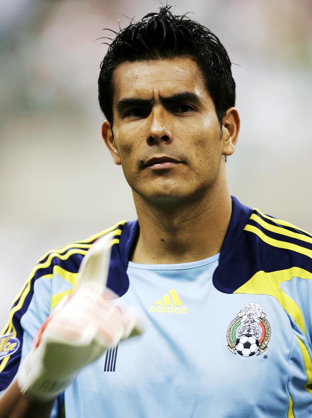 El emblemático ‘San Oswaldo’ fue portero del América de 1996 a 1999, después brilló con Chivas de 1999 al 2006, eso sin contar que fue formado por uno de los grandes rivales de Chivas, el Atlas.