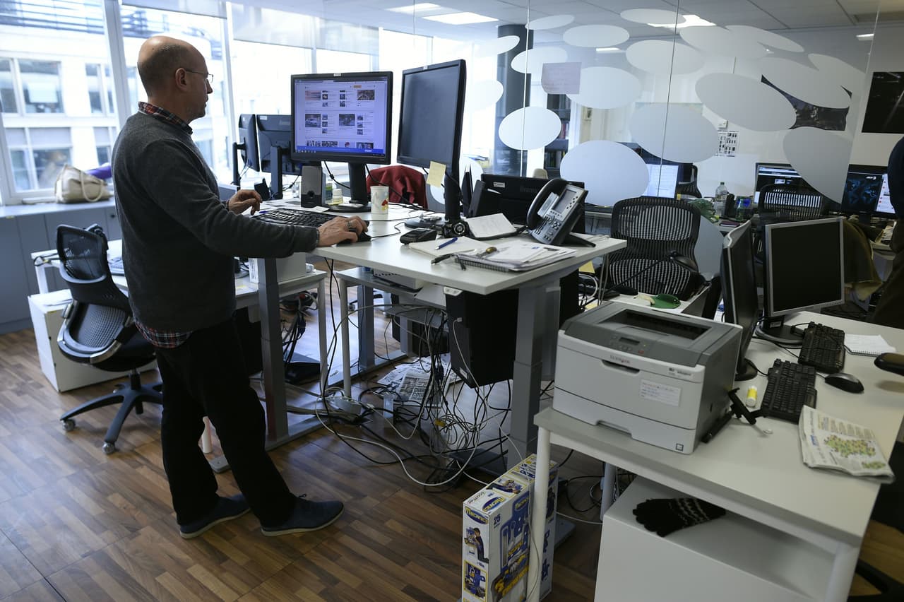 Las estaciones para trabajar de pie son una alternativa contra el sedentarismo.
