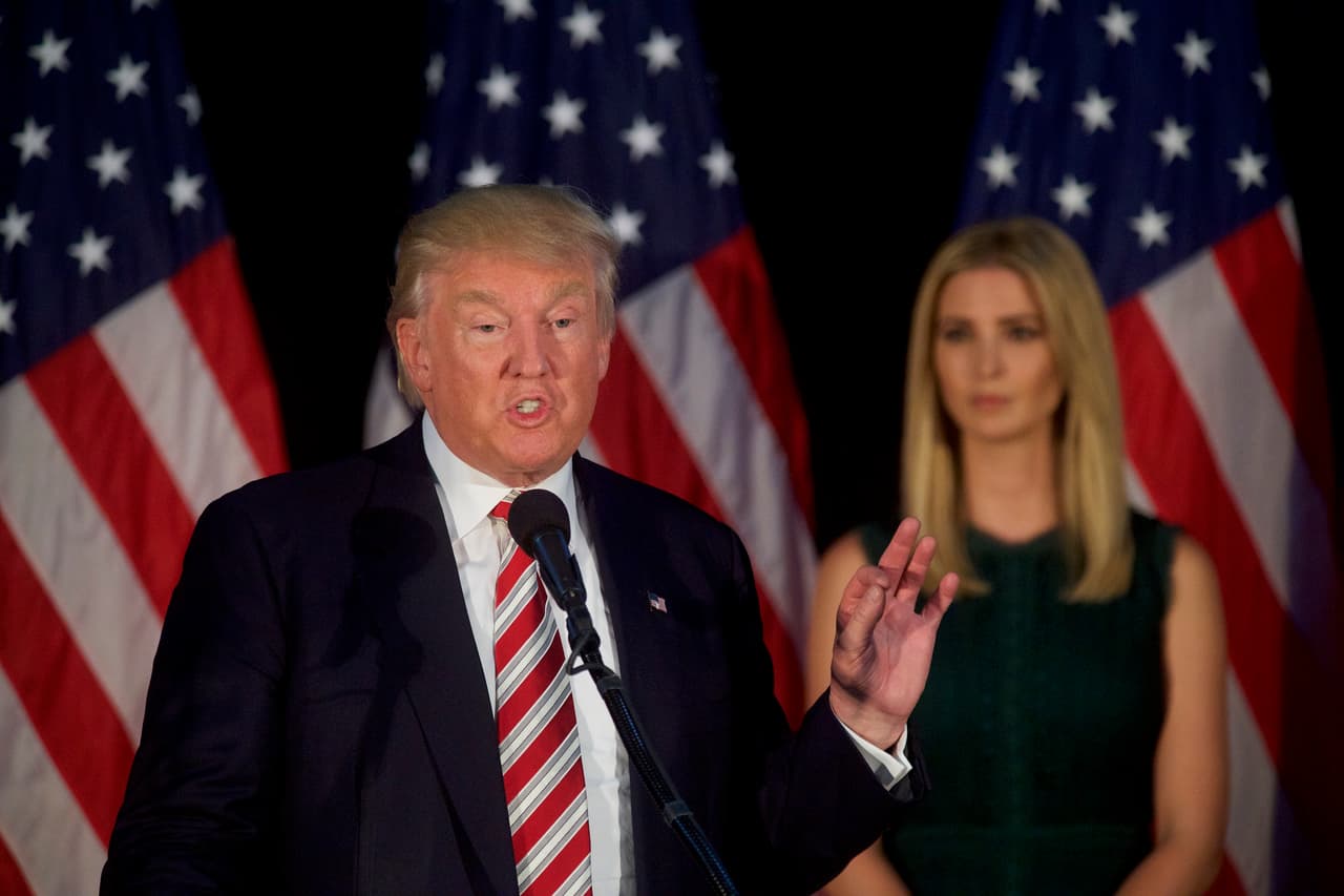 Esta semana, Trump presentó con su hija Ivanka un plan dirigido a buscar el voto femenino.