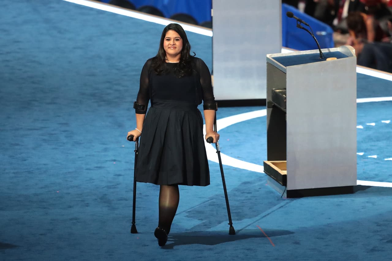 Lorella Praeli cuando habló en la Convención Nacional Demócrata en Philadelphia el 28 de julio de 2016.