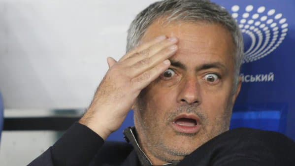 Los usuarios de internet se burlaron de la destitución del estratega portugués José Mourinho luego de su pésima temporada con los Blues.