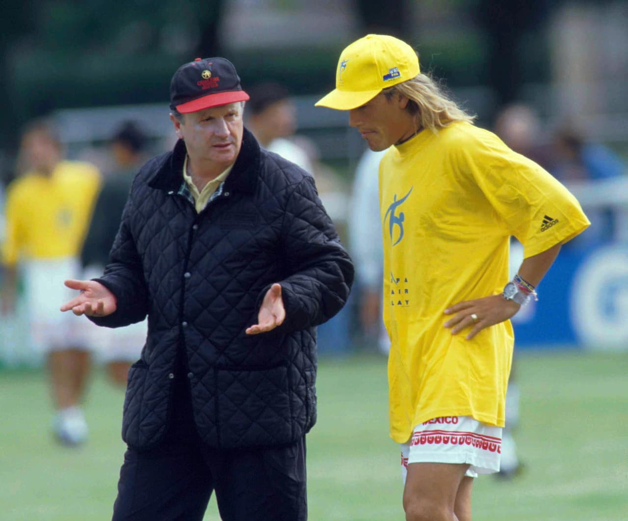 Lapuente usó a los mismos jugadores empleados por Bora, aunque excluyó a Carlos Hermosillo en favor de Cuauhtémoc Blanco.