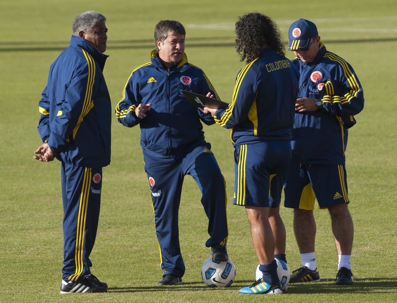 En julio de 2008, estuvo en Independiente Santa Fe, sin un paso exitoso. No obstante, llegó de nuevo al radar de la Selección de Colombia y eso lo llevó a ser elegido como nuevo estratega en 2010, con viejos conocidos como Leonel Álvarez en su cuerpo técnico.