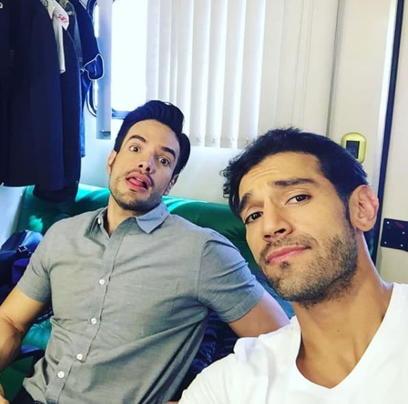 “Es una de las tramas más importantes que va a entrar a la historia como en el tercer bloque y es justamente poner otra dinámica familiar, la historia trata de eso, ver que familia no es necesariamente papá, mamá e hijos” declaró el escritor de la telenovela Pedro Armando Rodríguez a
<b>El Universal</b>.