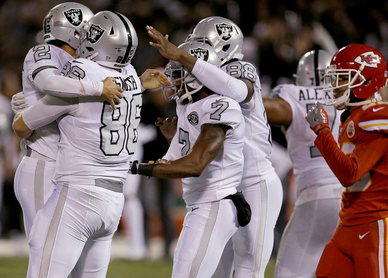 Giorgio Tavecchio ganó el juego anotando el punto extra -tras fallar dos goles de campo- iniciando una celebración en una noche salvaje.