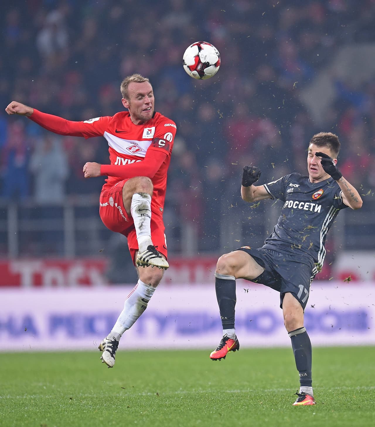 Incluso compañeros suyos de selección como el mediocampista Glushakov han aprovechado sus yerros en la Premier League de Rusia.