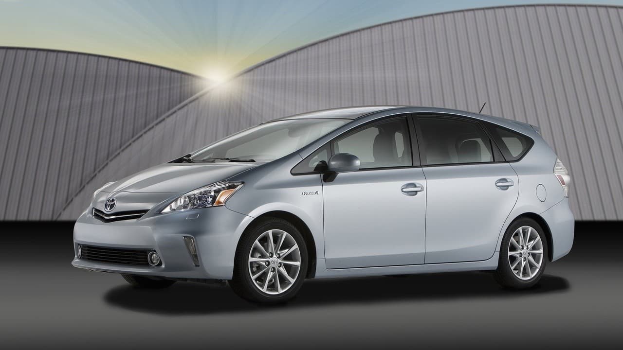 <b>Auto compacto multipropósito: Toyota Prius v 2014</b>
<br>El monovolumen de la línea Prius de Toyota logró sólo 3 estrellas en el apartado de ‘funciones y controles’ pero logró 5 estrellas en todos los demás imponiéndose con facilidad a los únicos dos finalistas; el Kia Soul y el Fiat 500L.
<br>