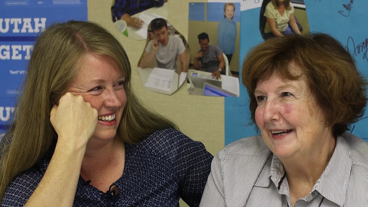 Alisa y su madre Barbara, unidas por primera vez en la política gracias a la antipatía que sienten hacia Trump.