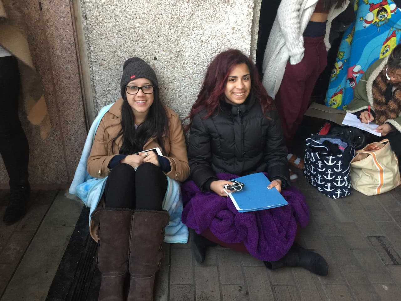 Cantando y con toda la energía se hicieron sentir los jóvenes texanos que madrugaron en busca de la oportunidad de sus vidas. Cada uno tuvo la misión de convencernos con su talento, personalidad y estilo único, muchos audicionaron pero sólo los mejores subirán al escenario.