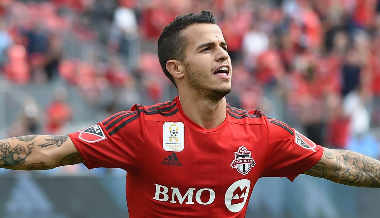 SEBASTIAN GIOVINCO (Toronto FC) | El internacional italiano de 27 años de edad se tomó la MLS cuando llegó procedente de Juventus al principio del año. Ganó el Audi Botín de Oro tras empatar en goles con 22 y liderando la MLS con 16 asistencias.