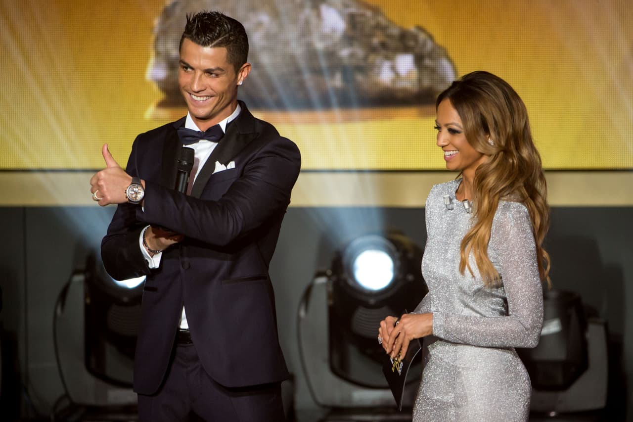 A pesar de lo que podría convertirse en un escándalo, Cristiano Ronaldo se viste de gloria con un nuevo galardón del Balón de Oro.