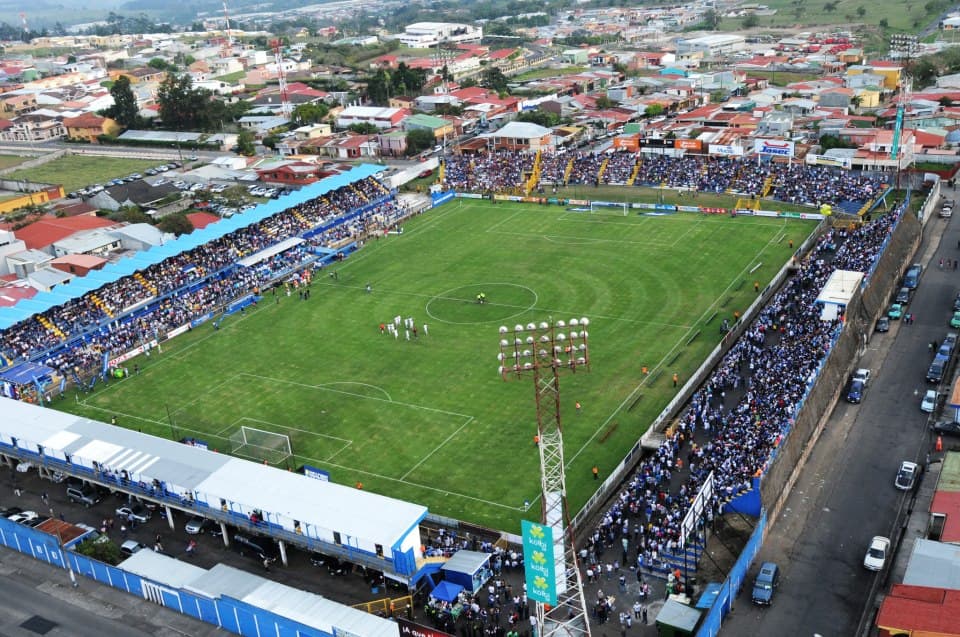 Equipos malditos III: el hechizo azul y blanco de Centroamérica