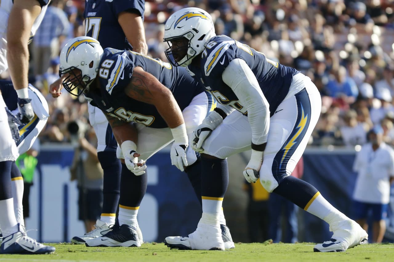 CHARGERS | Las novedadesPocos cambios tuvieron los Chargers para esta temporada en su roster, lo cual no es una buena noticia. La adquisición más destacada es el tackle Russell Okung (der.), proveniente de los Broncos.