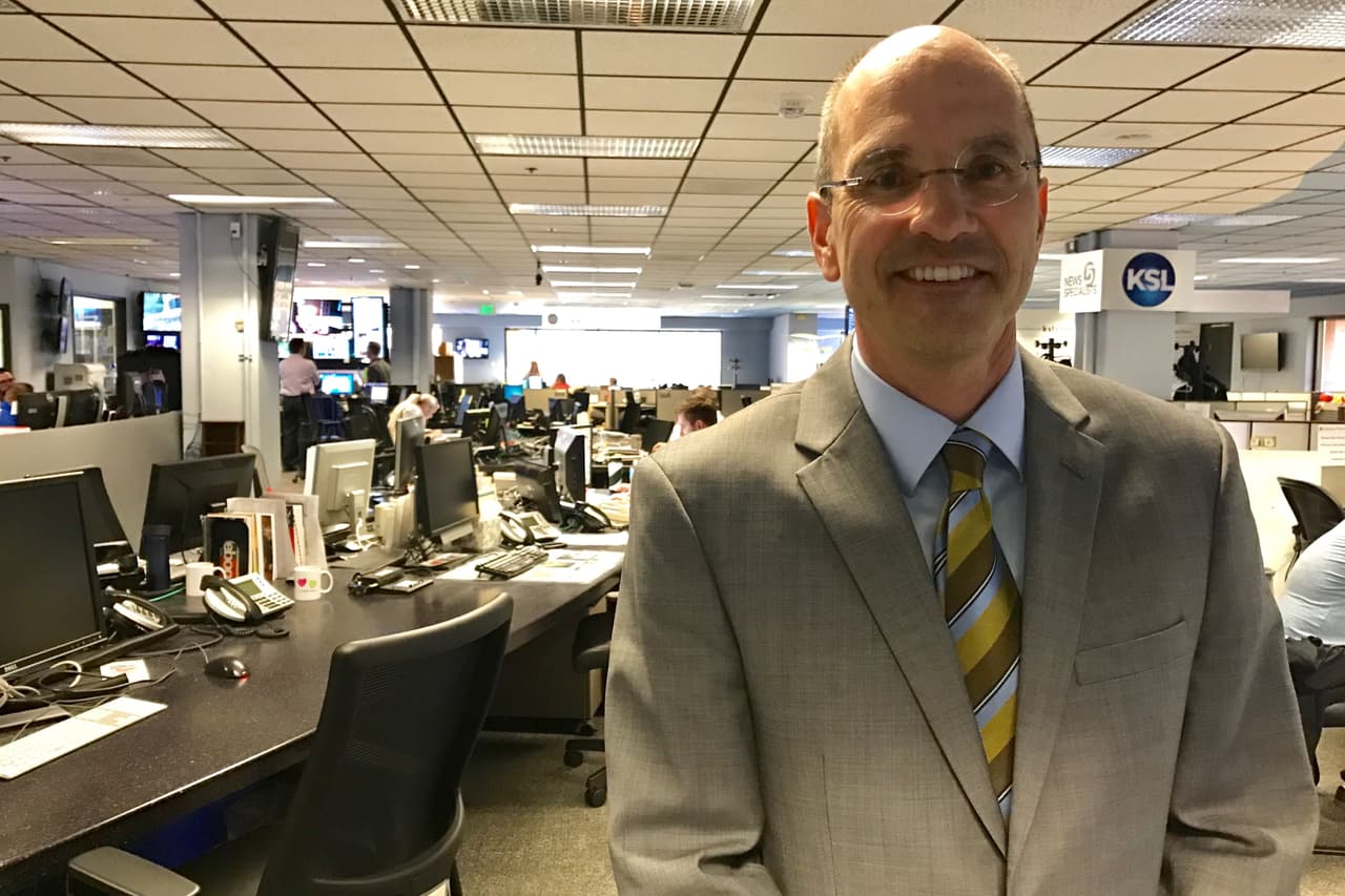 Paul Edwards, editor del Deseret News, un periódico que es propiedad de la iglesia mormona.