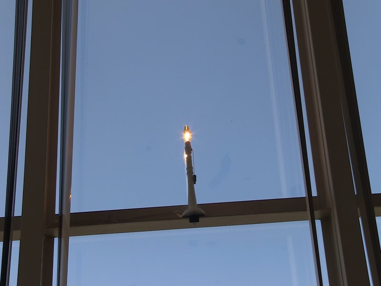 Esta es la luz que se prende cuando entra un inmigrante a santuario en la iglesia Shadow Rock