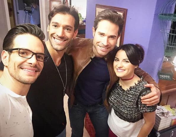 “Aunque el supuesto objetivo (de la telenovela) es reflejar la discriminación que supuestamente sufren las personas con una orientación homosexual… Parece claro que el objetivo de Televisa es más bien normalizar la homosexualidad”, decía la petición de Citizen Go México.