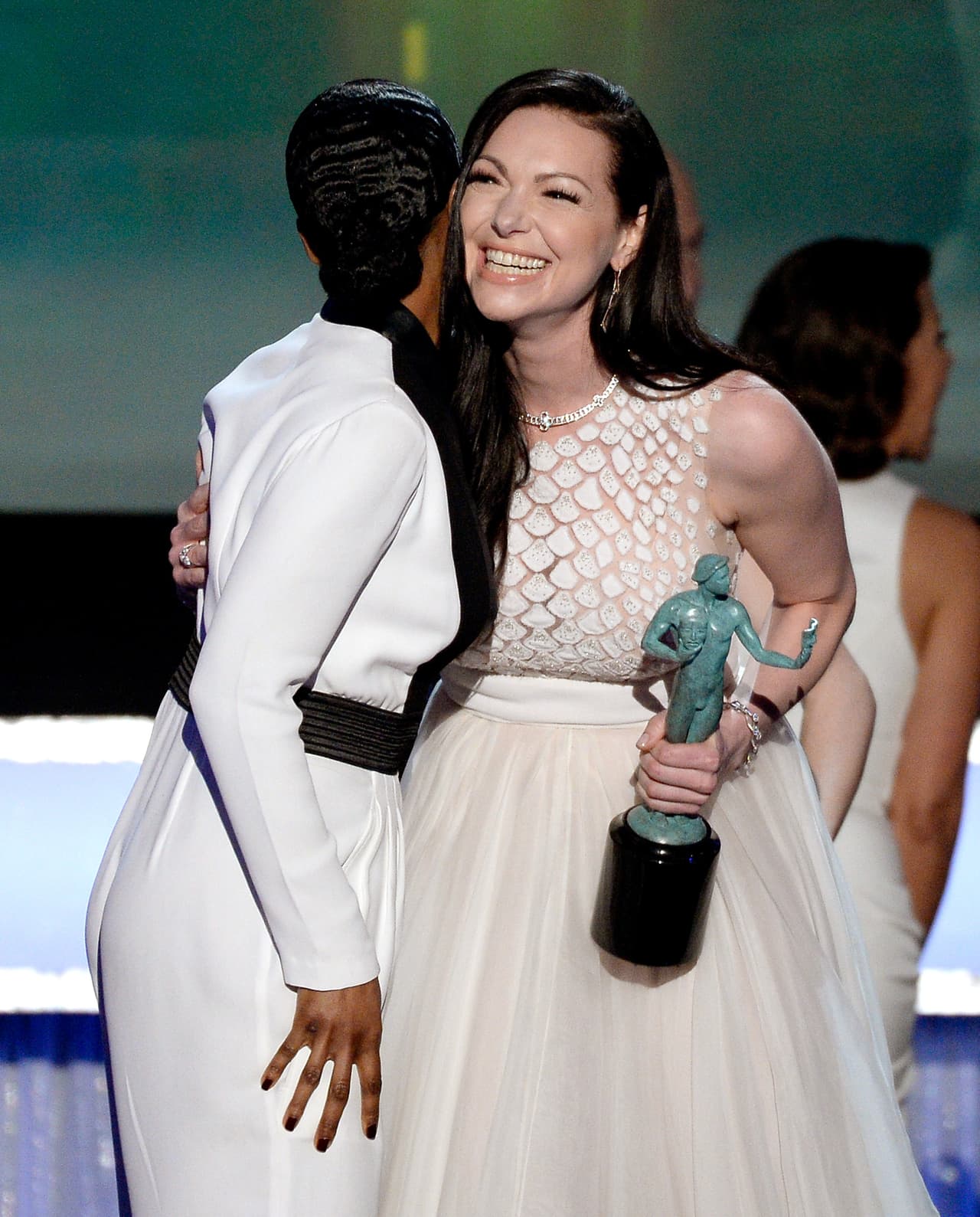 Laura Prepon, feliz sobre el escenario, habló en nombre del resto del elenco.