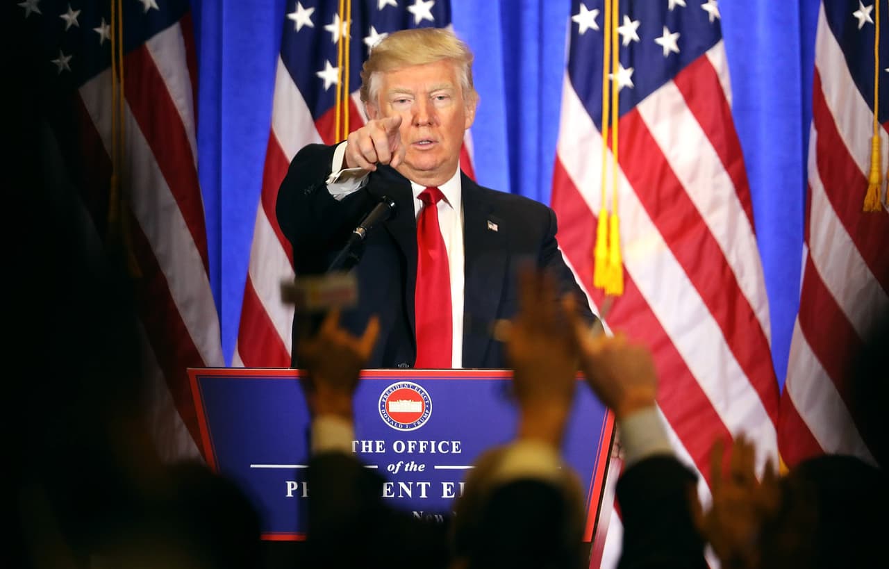 Donald Trump se enfrentó a los periodistas, le negó una pregunta a CNN y advirtió a Buzzfeed que sufrirá consecuencias por la publicación sobre los informes de inteligencia que considera una “noticia falsa”.