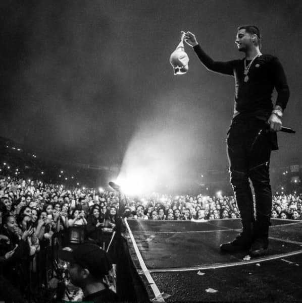 Su colección de lencería debe ser bastante amplia a juzgar por la cantidad de fotos que sube en las que se ven esas prendas.