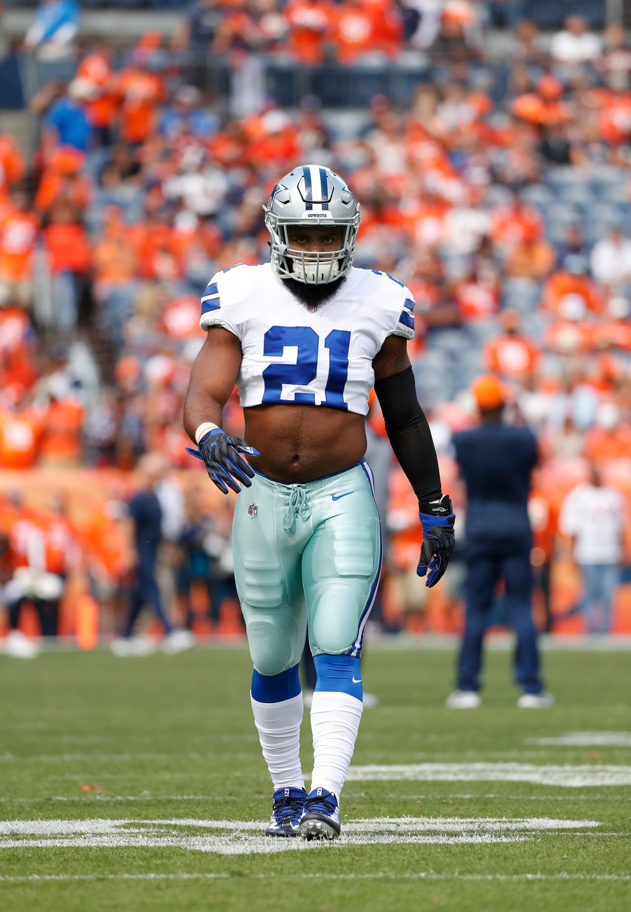 Elliott jugó los primeros cinco partidos de la campaña donde Dallas lleva marca de 2-3, en un inicio decepcionante. El corredor no respondió a las altas expectativas y solo lleva tres touchdowns.