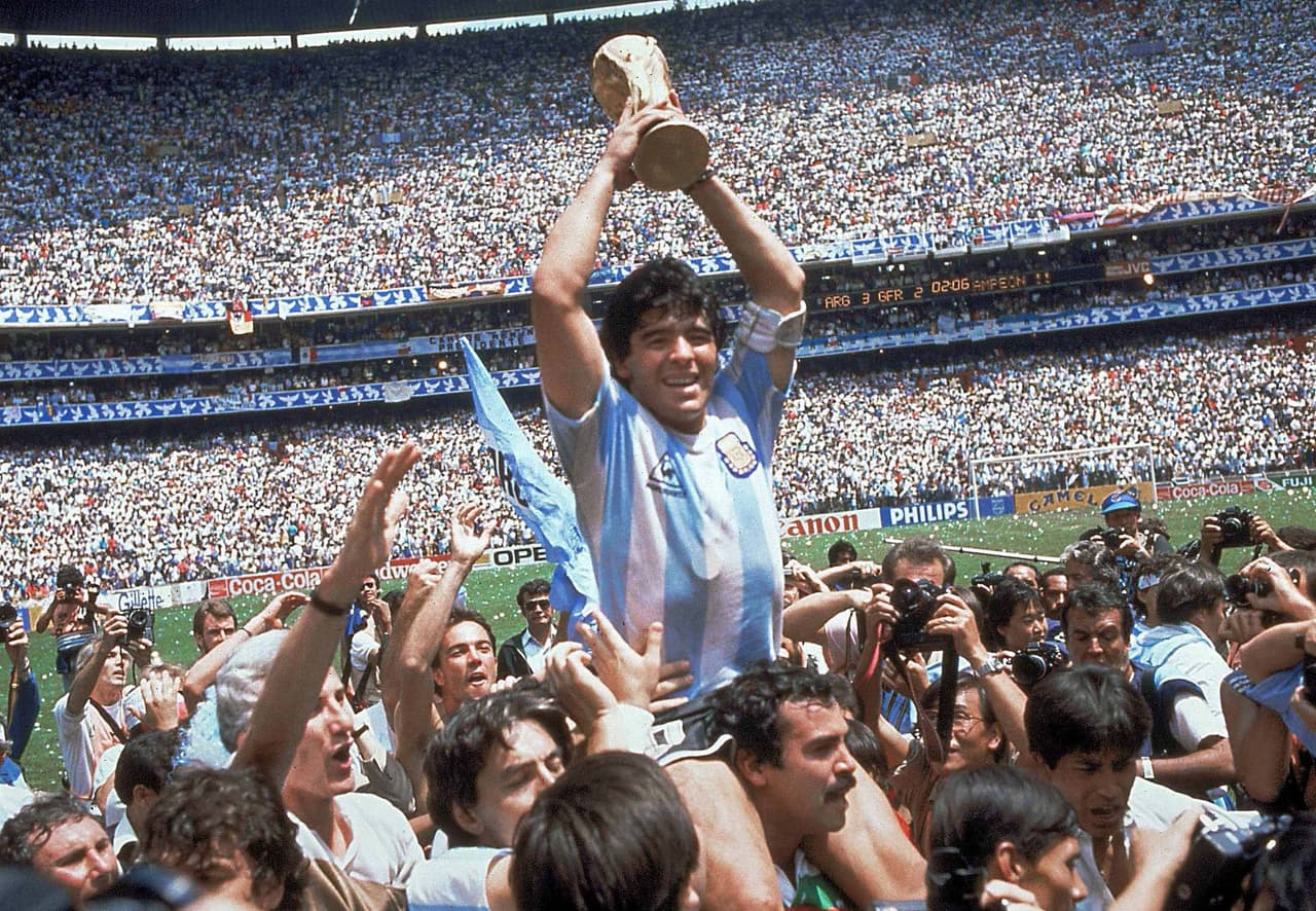Levantó la Copa del Mundo en México 1986, logró dos 'scudettos' con Napoli, Coppa Italia, Supercoppa de Italia, Copa del Rey, Copa de la Liga de España, Supercopa de España y la Copa de la UEFA, pero nunca tuvo entre sus manos a la 'Orejona'.