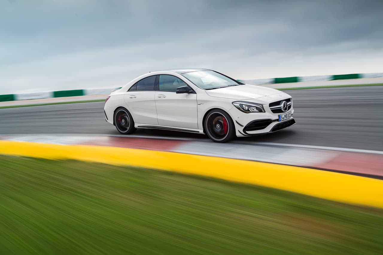 El Mercedes-AMG CLA 45 2017 cuenta con ruedas de nuevo diseño