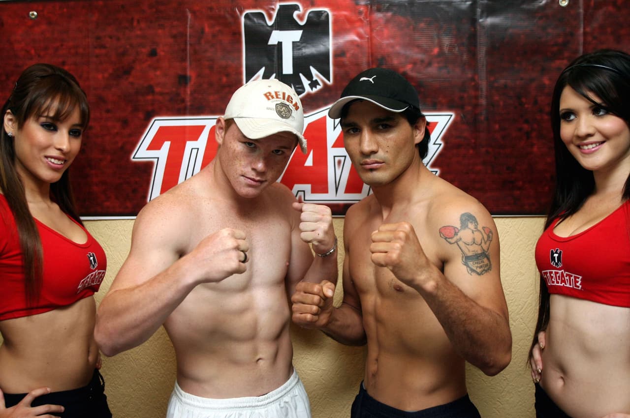 Saúl Álvarez debutó en 2005, a sus 15 años y tres meses de edad, como profesional. Se impuso contra Abraham González y desde allí abrió un historial ganador.