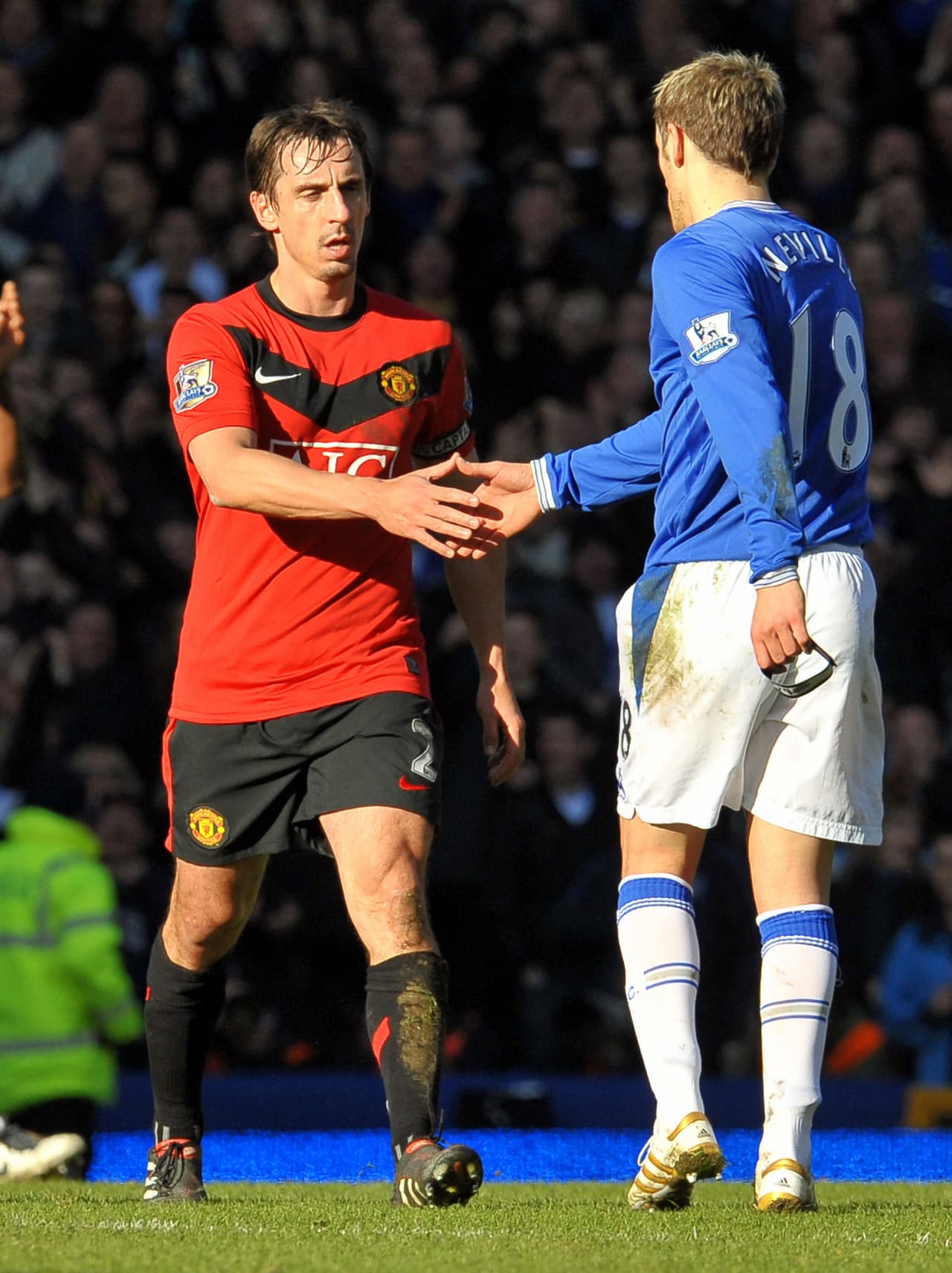 Sin embargo, en el contexto local los hermanos Neville también se vieron las caras al enfrentarse Manchester United, con Gary, y Everton, con Phil.