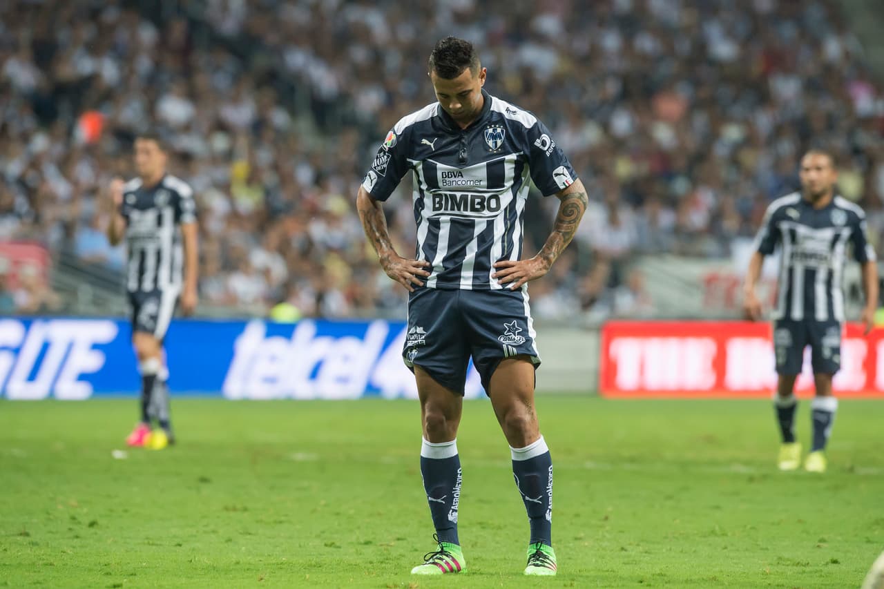 La irregularidad en la presente temporada es una de las debilidades que enfrenta Cardona y lo ha alejado del interés de los grandes de Europa.