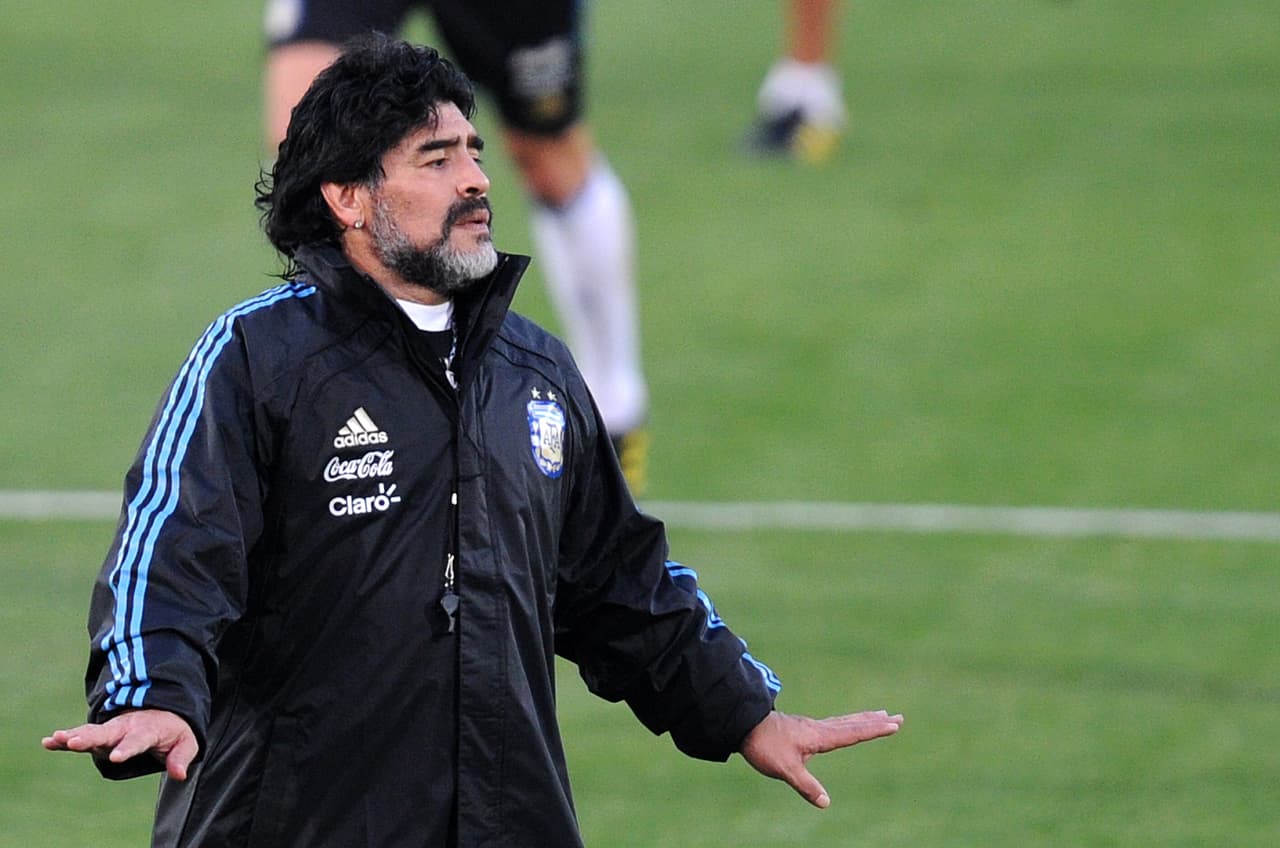 A la Selección de Argentina regresaría en el 2008 para asumir el cargo de Director Técnico tras la renuncia de Alfio Basile durante la eliminatoria a Sudáfrica 2010. Pasó cuarto en Conmebol y llegó hasta los cuartos de final donde cayó con Alemania por 4-0.