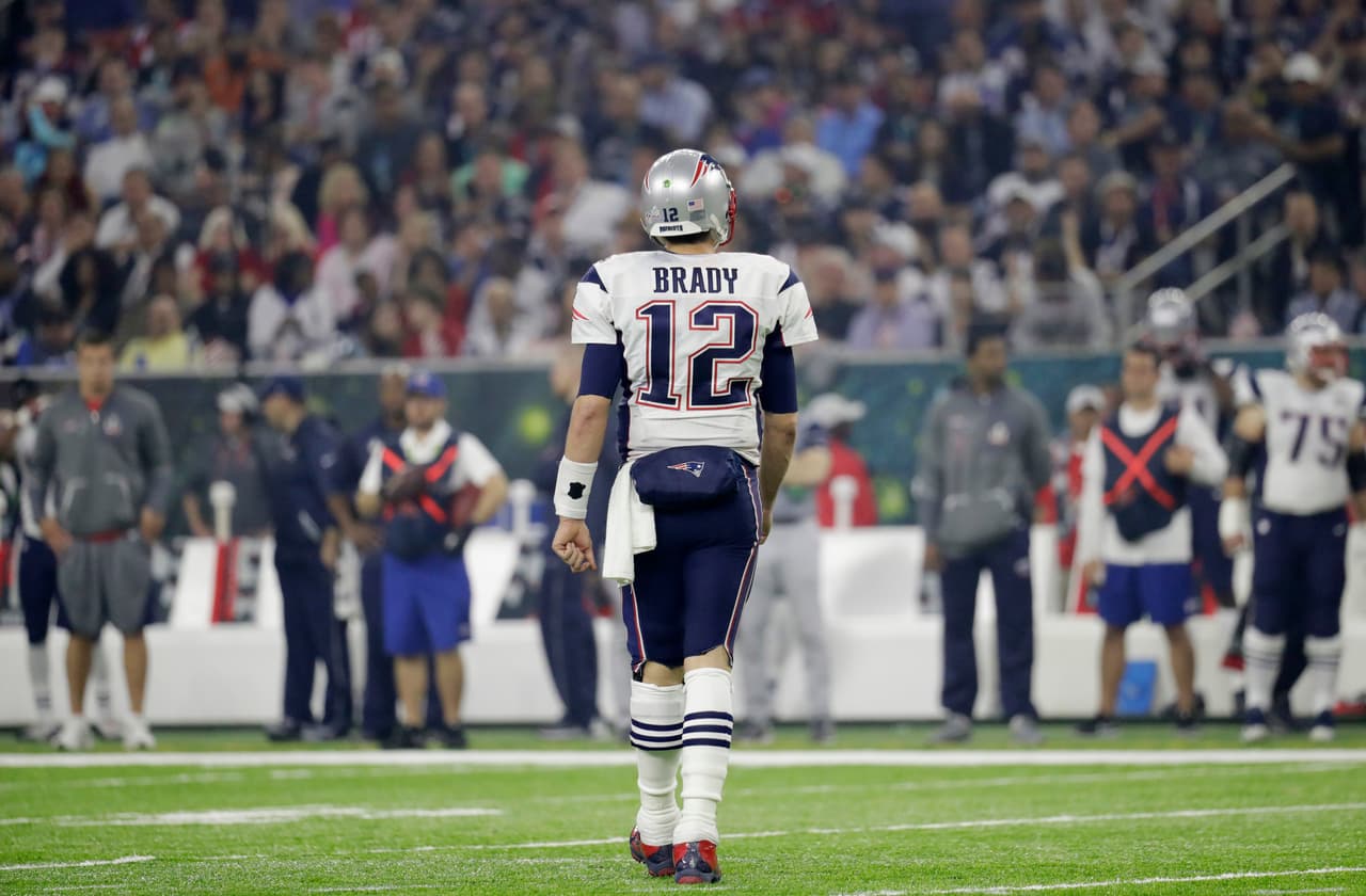 Brady lideró la mayor remontada en la historia del Super Bowl, con Nueva Inglaterra dándole la vuelta a una desventaja de 25 puntos ante los Falcons de Atlanta 34-28 para proclamarse campeones de la NFL por quinta vez.