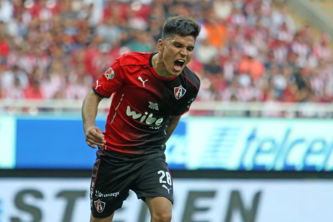 El Necaxa intentará cubrir la baja de Edson Puch con el rojinegro Martín Barragán.