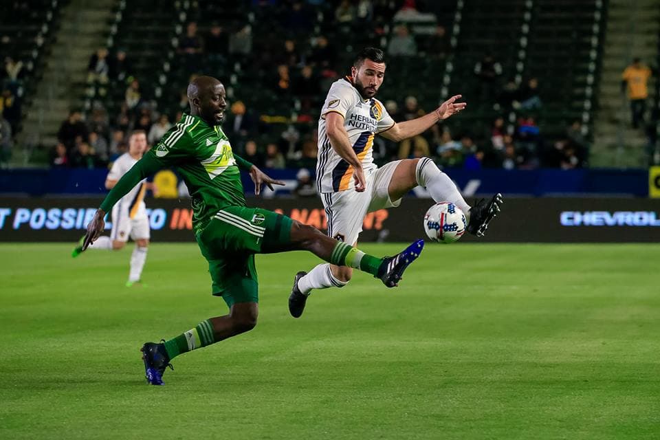 El nuevo jugador franquicia del cuadro angelino -el francés Romain Alessandrini- ya pudo debutar con su nueva camiseta. (Facebook | LA Galaxy)