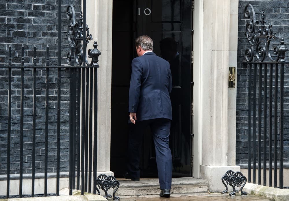 David Cameron vuelve a la residencia de Downing Street tras anunciar que Theresa May será la nueva líder del Partido Conservador.