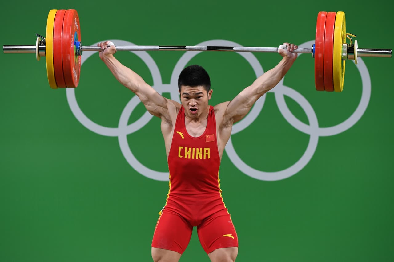 Shi Zhijong, actual campeón mundial, logró este martes el cuarto título consecutivo para China en la categoría de 69 kilos de halterofilia
